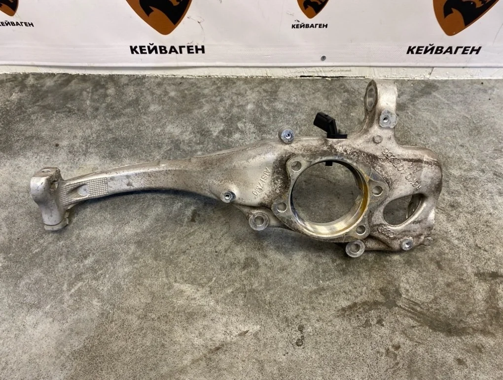 Кулак поворотный Audi Q5 2011 8R