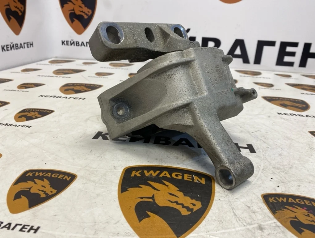 Подушка двигателя Audi Q3 2013 8U