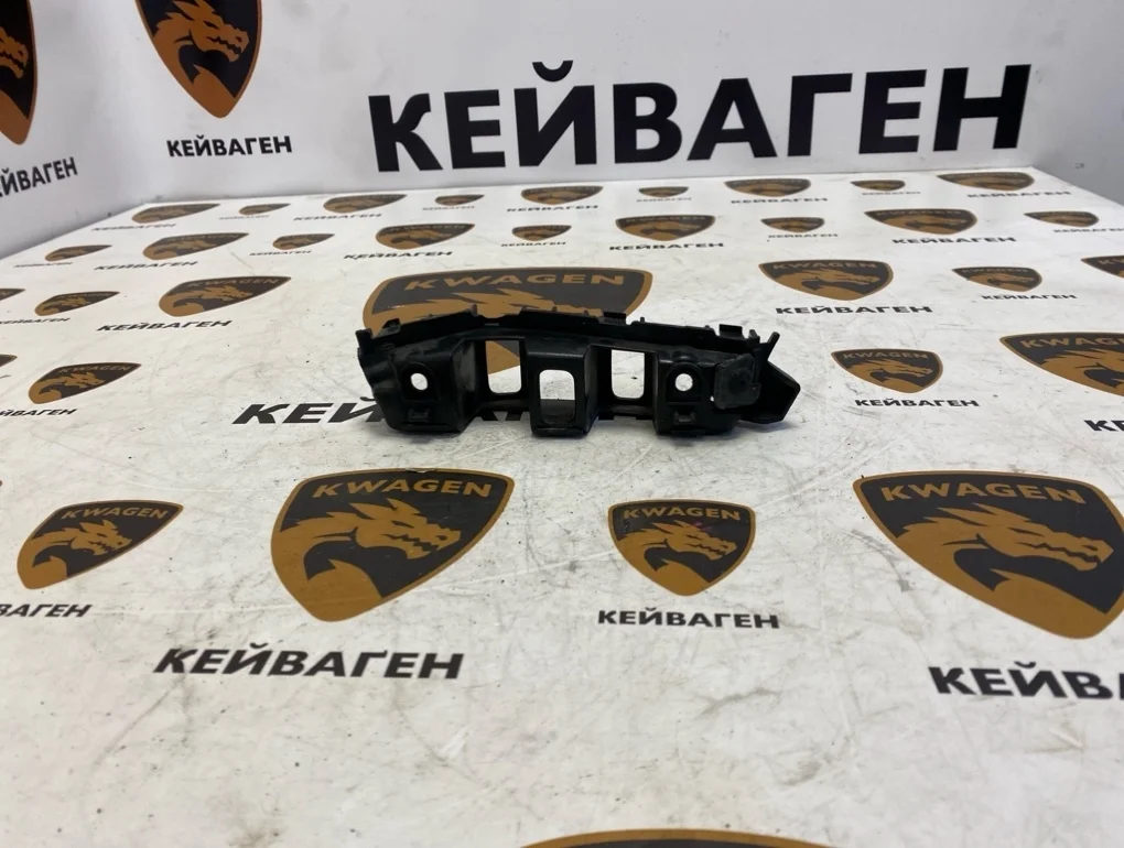 Кронштейн крыла Volkswagen Touareg 2009 7P