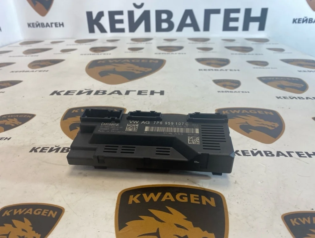 Блок управления люком Volkswagen Touareg 2013 7P