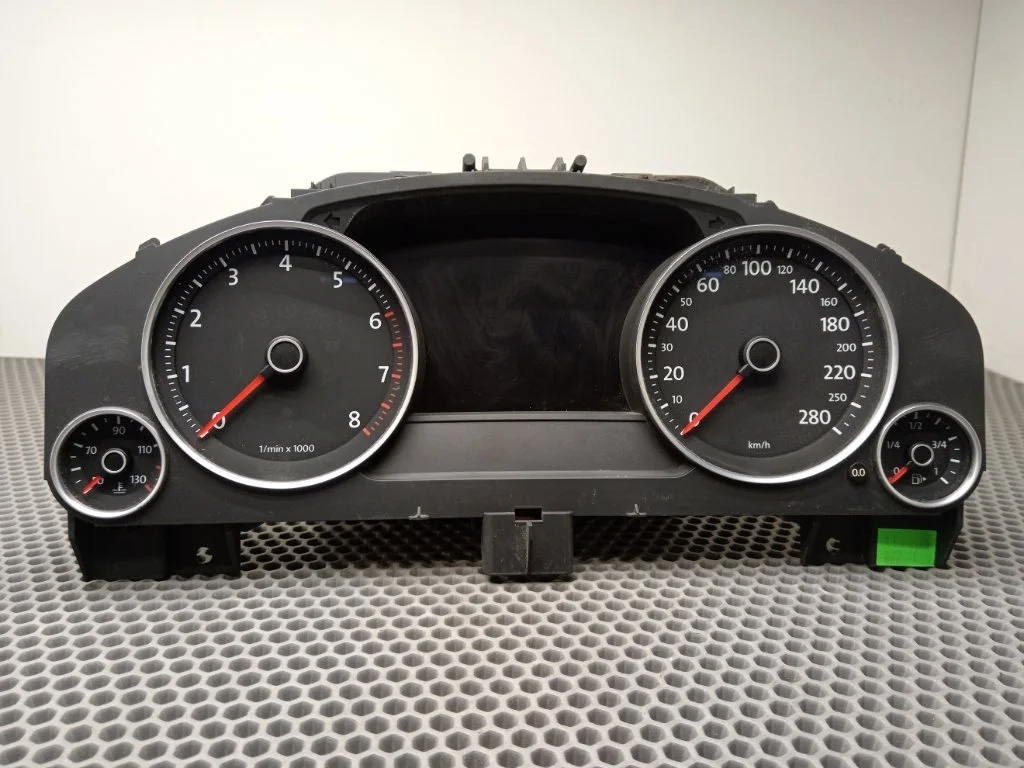 Панель приборов Volkswagen Touareg 2011 7P