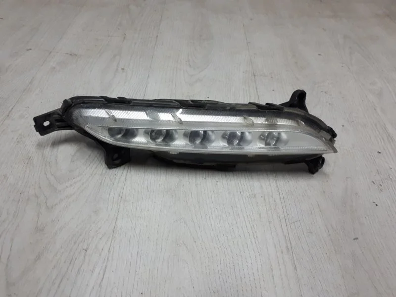 Ходовой огонь правый Hyundai Tucson 3 92208D7000 TL