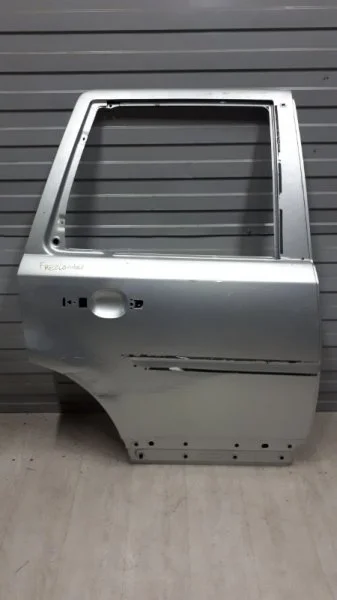 Дверь задняя правая Land Rover Freelander 2 LR001613 L359