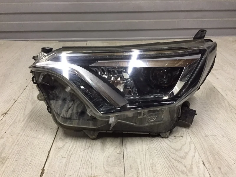 Фара левая Toyota Rav4 8118542680 CA40