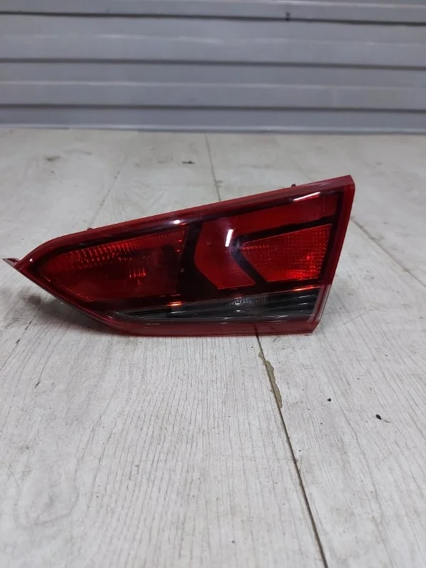 Фонарь правый внутренний Hyundai Solaris 2 92404H5000