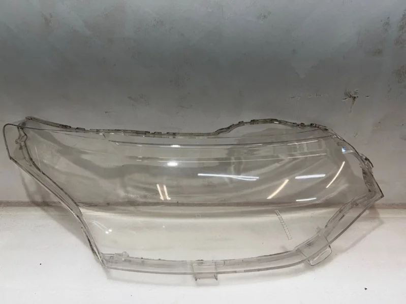 Стекло фары Mitsubishi Outlander 3 2012-2015 8301C198