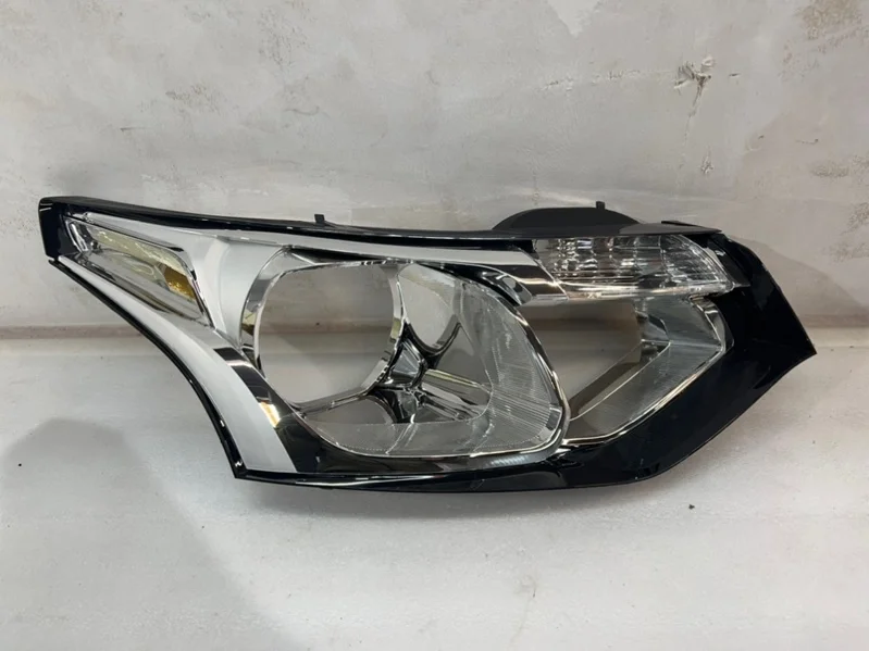 Отражатель фары Mitsubishi Outlander 3 2012-2015 8301C198