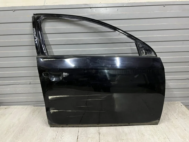 Дверь передняя правая Volkswagen Passat 3AA831056 B7