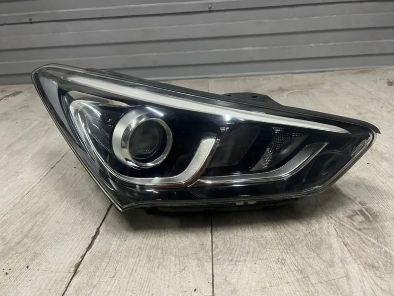 Фара правая Hyundai Santa Fe 3 2015-2018 921022W600 DM