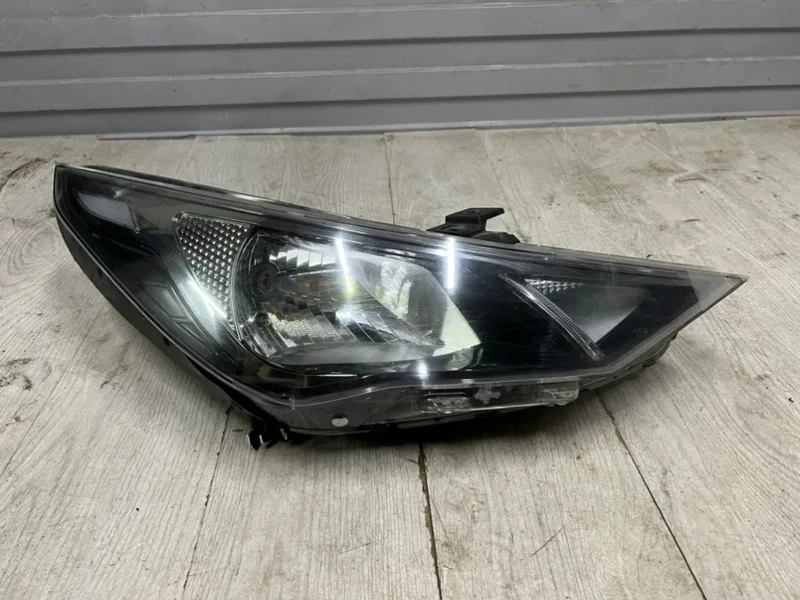 Фара правая Hyundai Solaris 2 рестайлинг 92102H5500