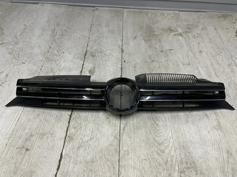Решетка радиатора Volkswagen Golf 6 2009-2013 5K0853653