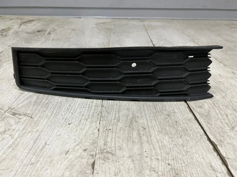 Решетка в бампер правая Skoda Rapid 2 2020 60U807682A