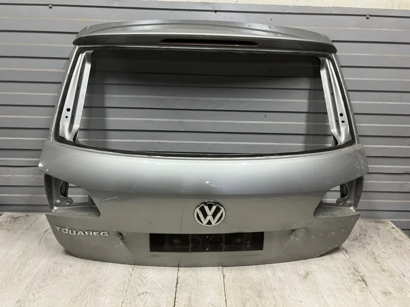 Дверь багажника Volkswagen Touareg 2 2010-2018 7P6827025