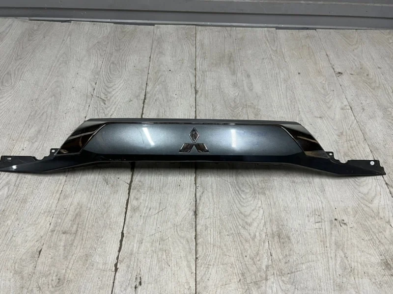 Накладка двери багажника Mitsubishi Outlander 3 2015-2022 5817A265XB GF