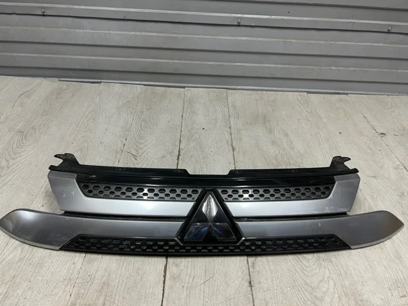 Решетка радиатора Mitsubishi Outlander 3 2018-2022 7450B298 GF