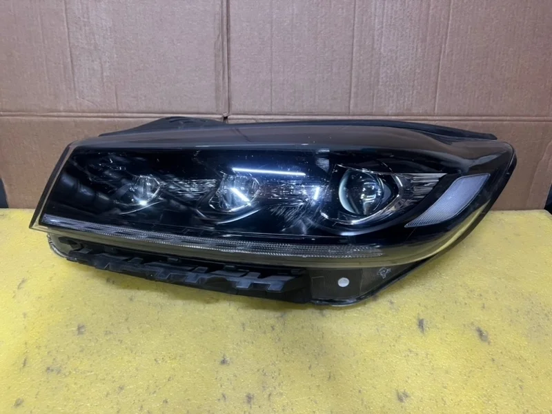 Фара левая Kia Sorento 3 2017 92101C5620 UM