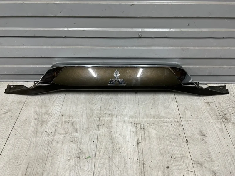 Накладка двери багажника Mitsubishi Outlander 3 2015-2022 5817A265XB GF