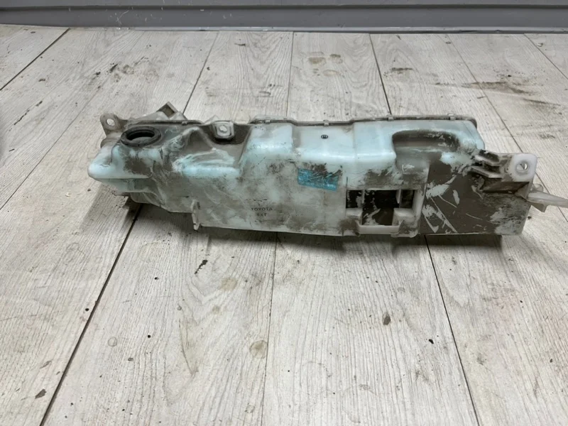 Бачок омывателя Toyota Land Cruiser 2007-2021 8535560210 200