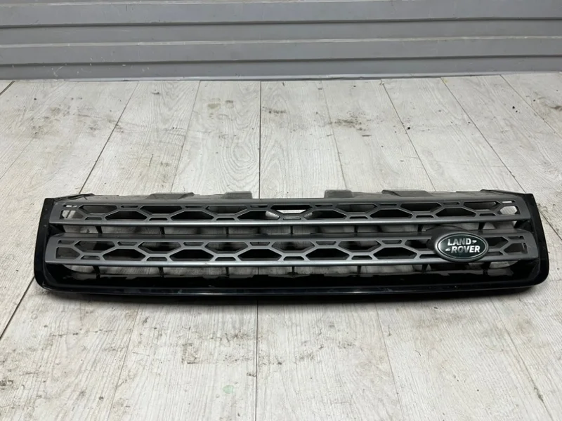 Решетка радиатора Land Rover Discovery Sport 2014 LR061222 L550
