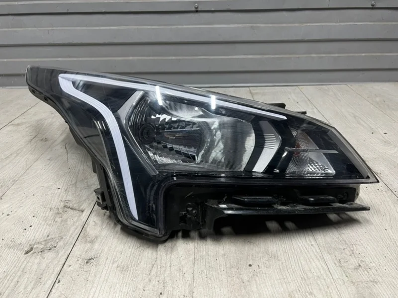 Фара правая Kia Rio 4 рестайлинг 92102H0500