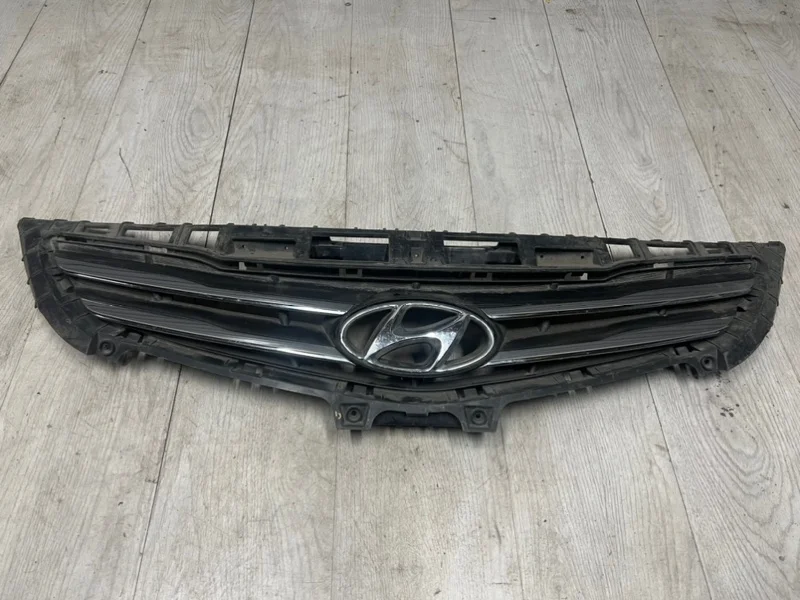 Решетка радиатора Hyundai Solaris 1 2014-2017 863504L500