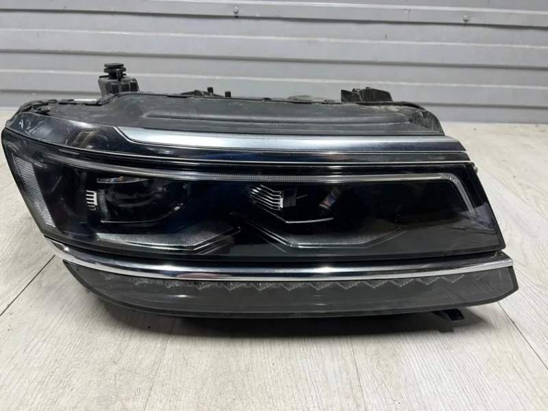 Фара правая Volkswagen Tiguan 2 2016-2020 5NB941114A MK2