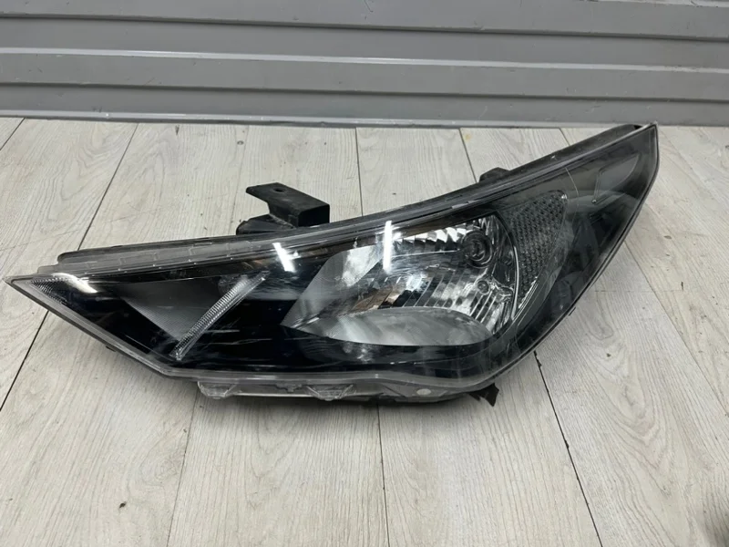 Фара левая Hyundai Solaris 2 рестайлинг 92101H5500