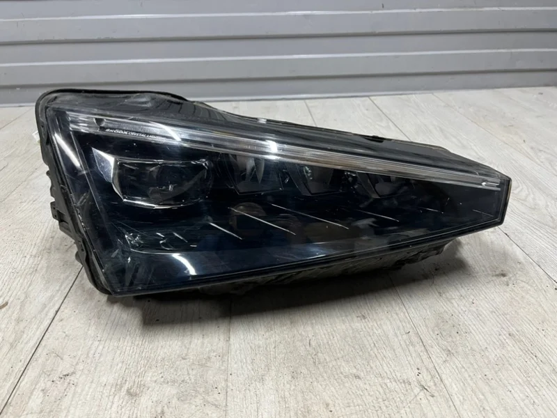 Фара правая Skoda Rapid 2 2020 60U941020A