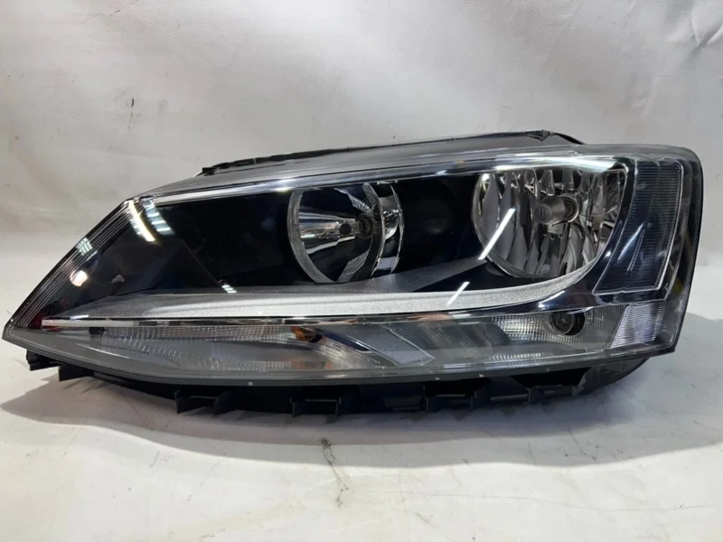 Фара левая Volkswagen Jetta 6 2010-2018 5C7941005A
