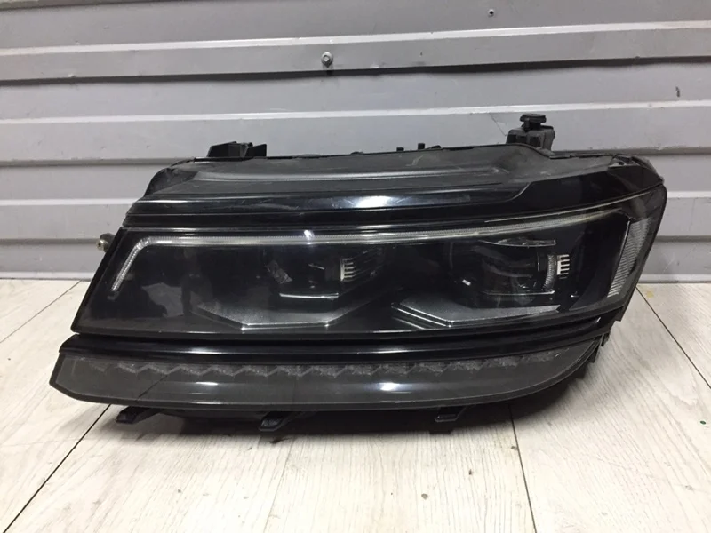 Фара левая Volkswagen Tiguan 2 2016-2019 5NB941113A MK2