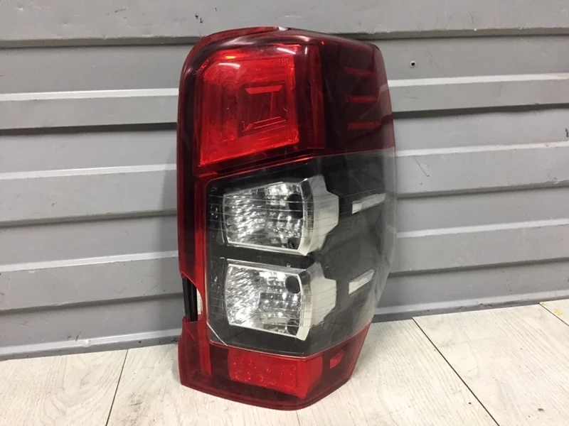 Фонарь задний правый Mitsubishi L200 5 рестайлинг 8330B210 KK KL