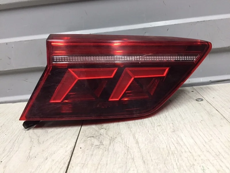 Фонарь задний левый Volkswagen Tiguan 2 рестайлинг 5NA945307H MK2