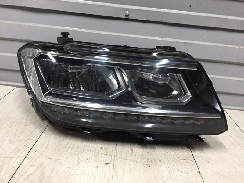 Фара правая Volkswagen Tiguan 2 2016-2020 5NB941036B MK2