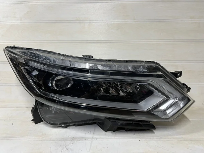Фара правая LED Nissan Qashqai 2 2017-2023 26010HV05B J11