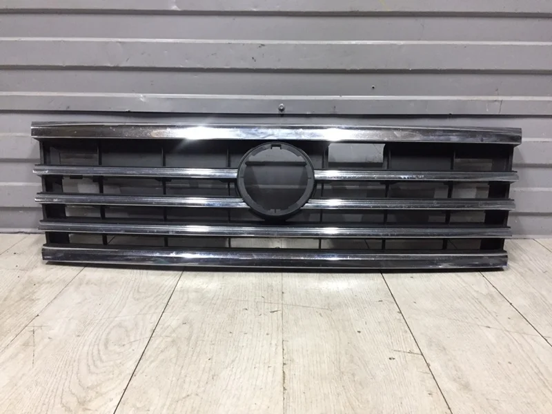 Решетка радиатора Volkswagen Touareg 3 2018 760853651KRYP CR7