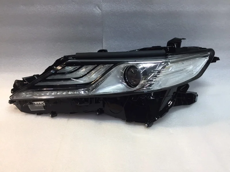 Фара левая Toyota Camry 2018-2023 8118533D70 V70