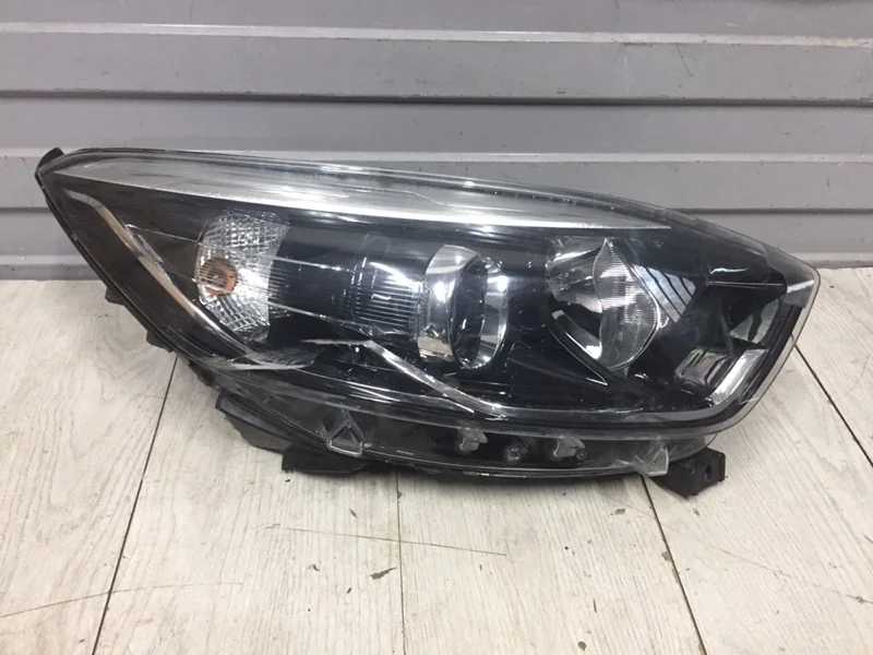 Фара правая Renault Kaptur 2016-2020 260108765R