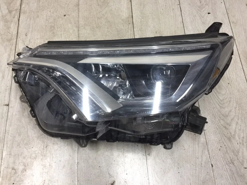 Фара левая Toyota Rav4 2015-2019 8118542680 CA40