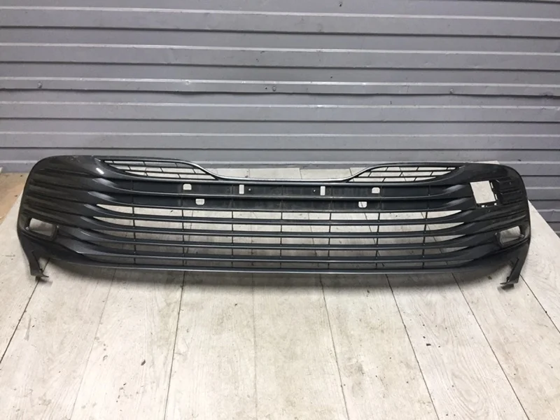 Решетка в бампер Toyota Camry 2017-2021 5310233160 V70