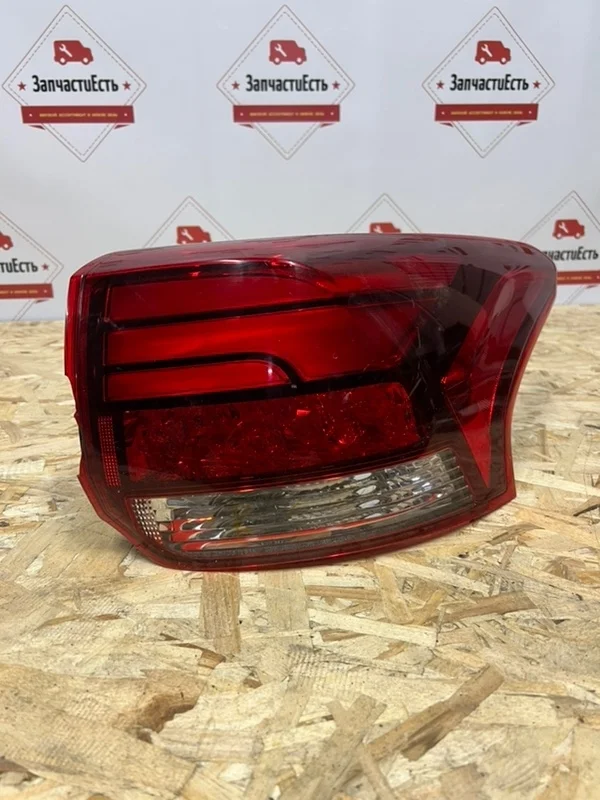 Фонарь задний правый Mitsubishi Outlander 3 2015-2022 8330B174 GF