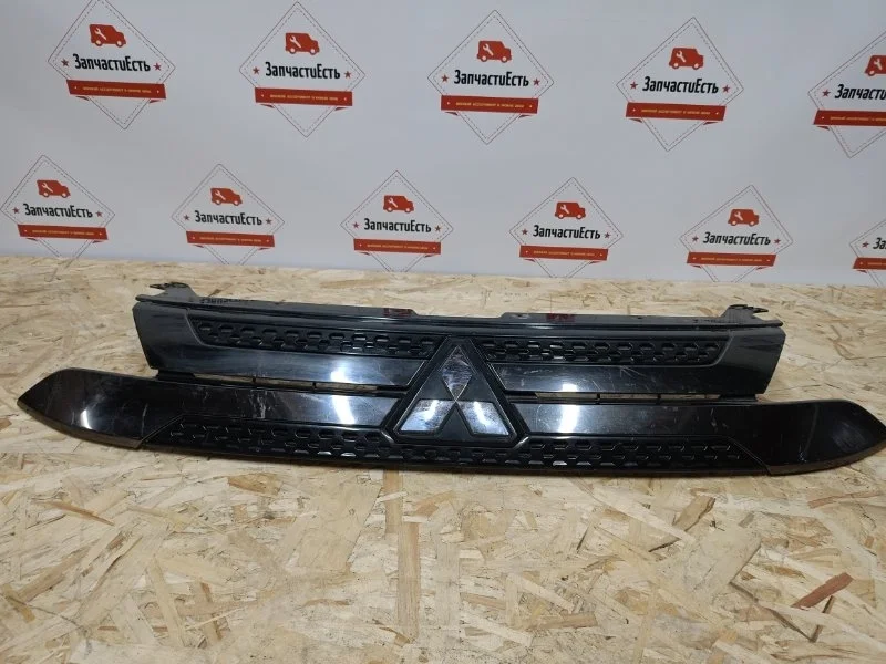 Решетка радиатора Mitsubishi Outlander 3 2018-2022 7450B308 GF