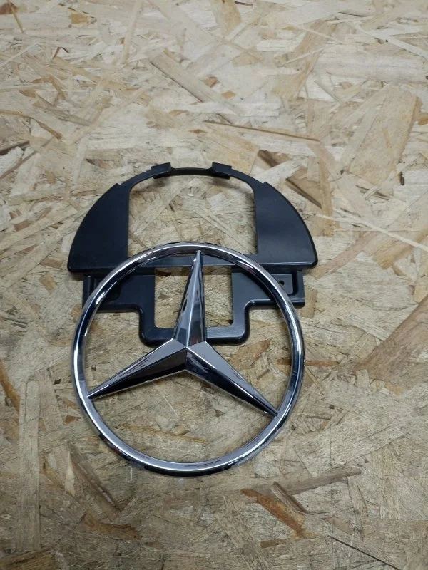 Эмблема решетки радиатора Mercedes-Benz C-Klasse 2013-2021 A0008171016 W205