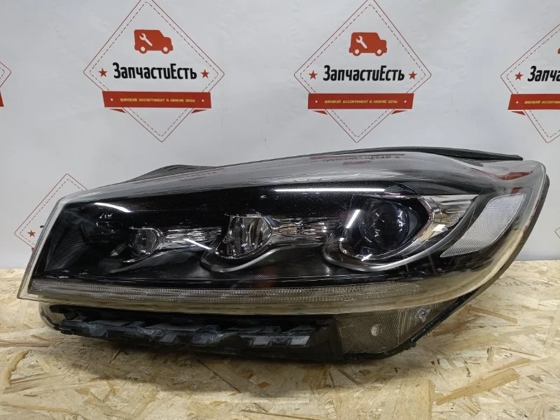 Фара левая Kia Sorento 3 2017-2020 92101C5600 UM