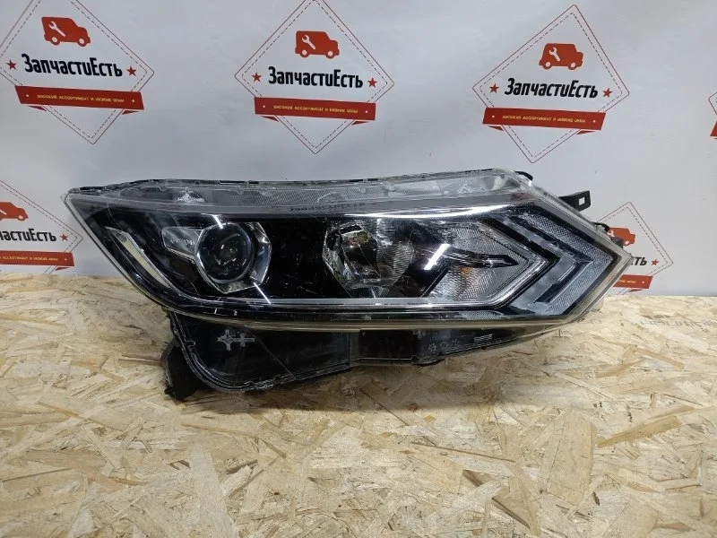 Фара правая Nissan Qashqai 2 2017-2023 26010HV00B J11