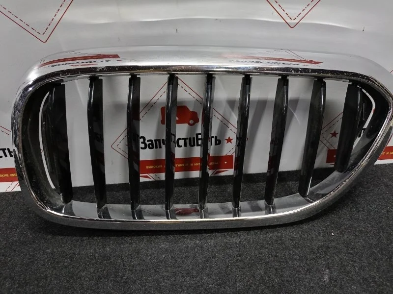 Решетка радиатора левая Bmw 5Er 2016-2020 51137383519 G30