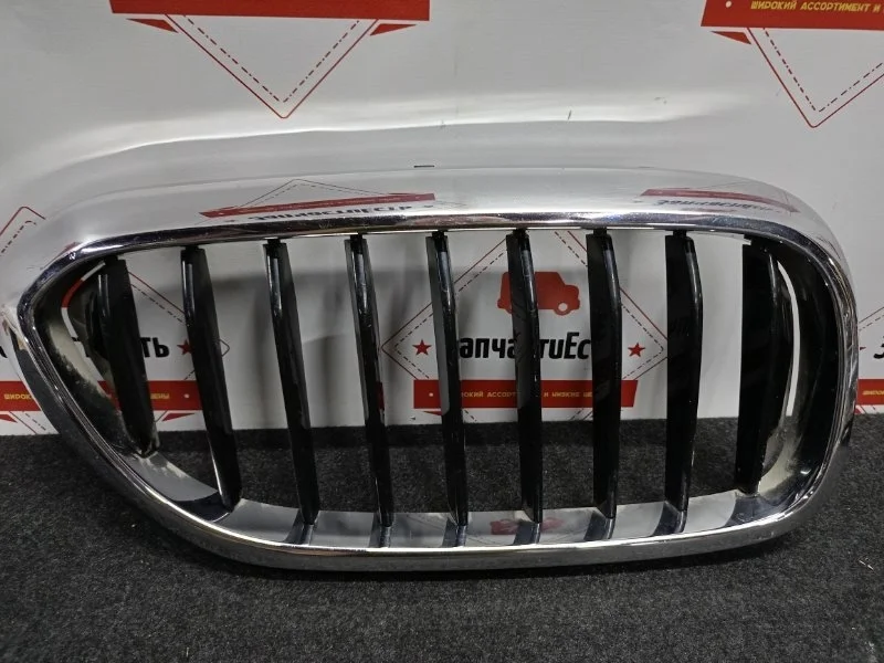 Решетка радиатора правая Bmw 5Er 2016-2020 51137383520 G30