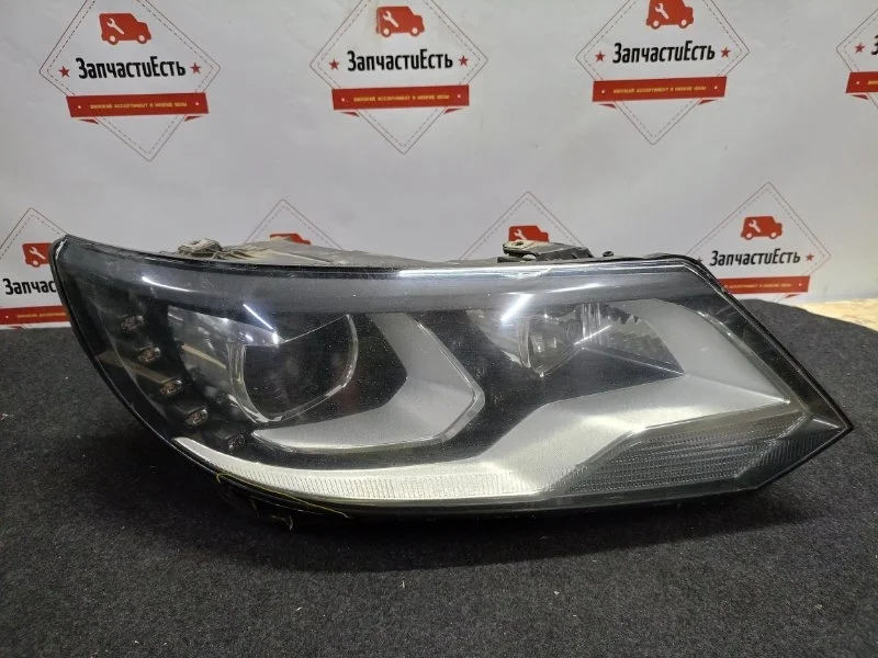 Фара правая Volkswagen Tiguan 1 2011-2016 5N1941754B