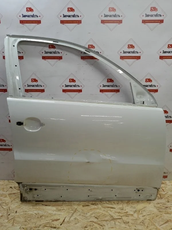 Дверь передняя правая Volkswagen Tiguan 1 2007-2016 5N0831056B