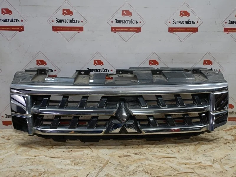 Решетка радиатора Mitsubishi Pajero 4 2014-2022 7450A956