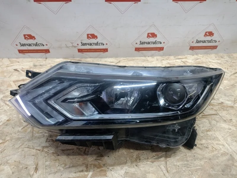 Фара левая Nissan Qashqai 2 2017-2024 26060HV00B J11